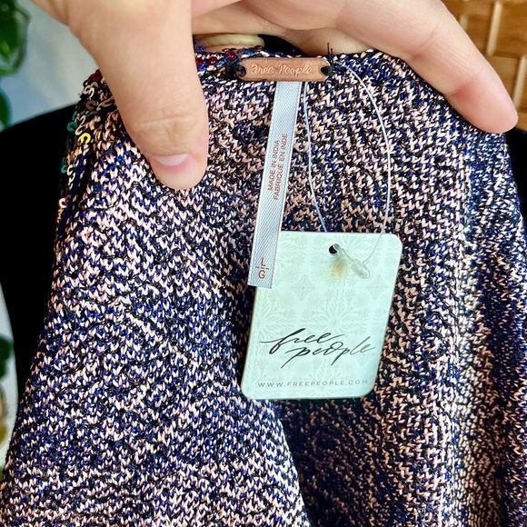 NWT Free People TWILIGHT ROSE COMBO Sequin Scalloped Cropped Top - Picture 9 of 12